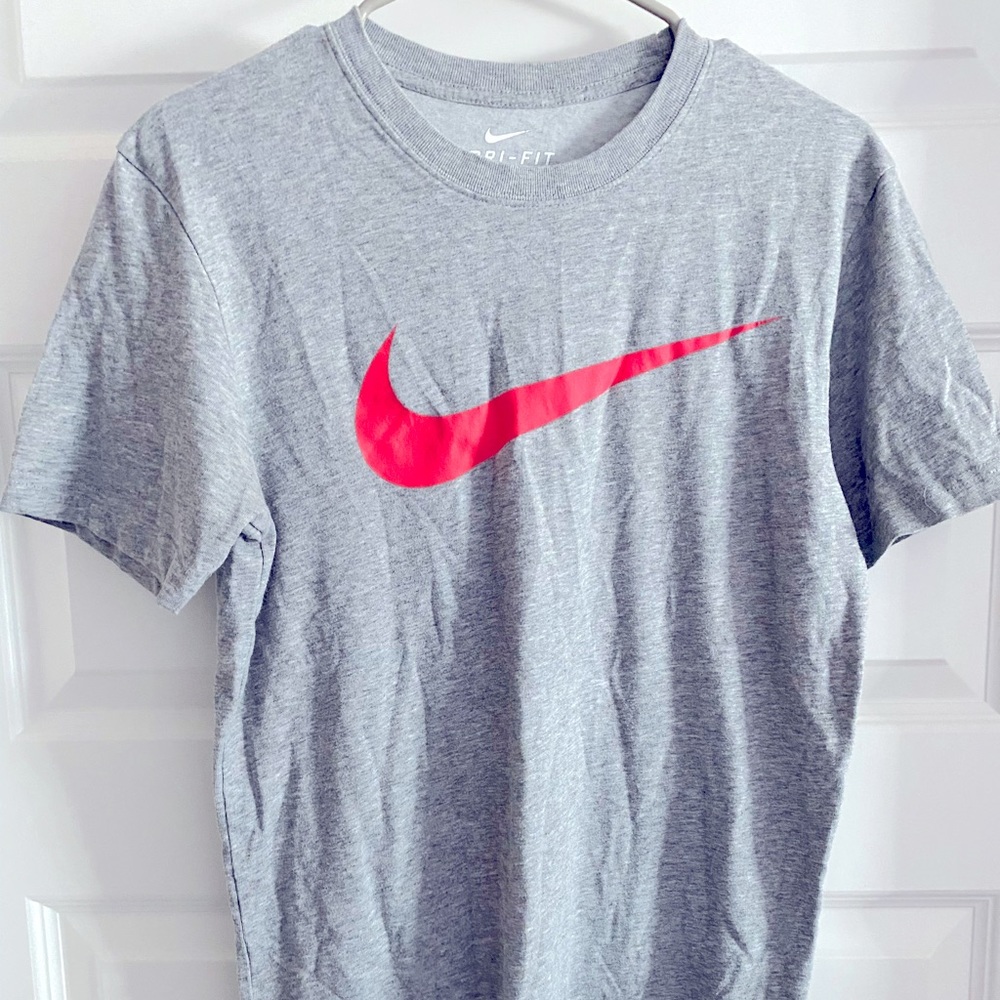 Nike Dri-Fit Short Sleeve Tee in Heather Gray with Pink Swoosh